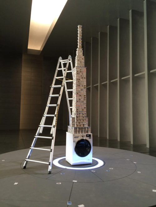 高纸牌屋然后一秒摧毁搭建时没用一点胶水!EVO视讯平台他用8万张扑克牌搭出世界最(图3) 高纸牌屋然后一秒摧毁搭建时没用一点胶水!EVO视讯平台他用8万张扑克牌搭出世界最(图3)