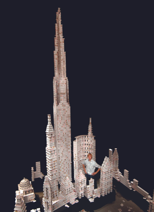 高纸牌屋然后一秒摧毁搭建时没用一点胶水!EVO视讯平台他用8万张扑克牌搭出世界最(图4) 高纸牌屋然后一秒摧毁搭建时没用一点胶水!EVO视讯平台他用8万张扑克牌搭出世界最(图4)